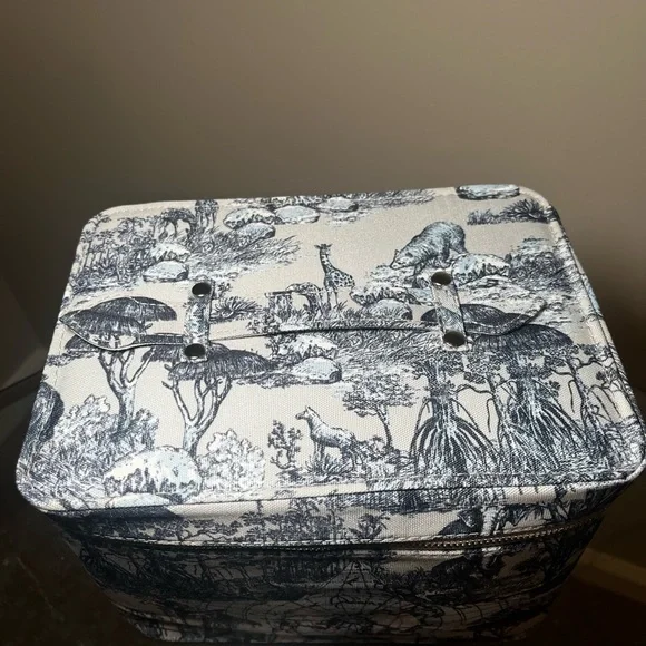 Dior Beauty Vanity All Around the World GWP - Picture 3 of 6